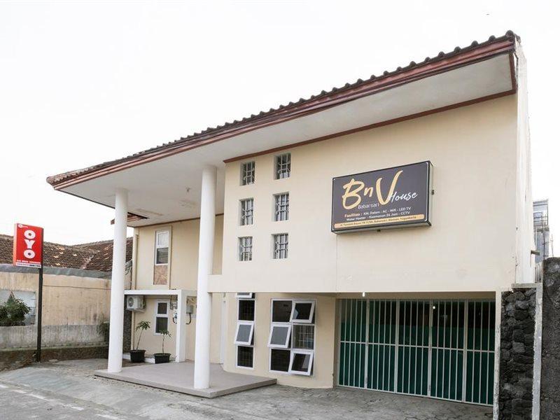 Oyo 2173 Bnv House Babarsari Hotel Maguwo Kültér fotó