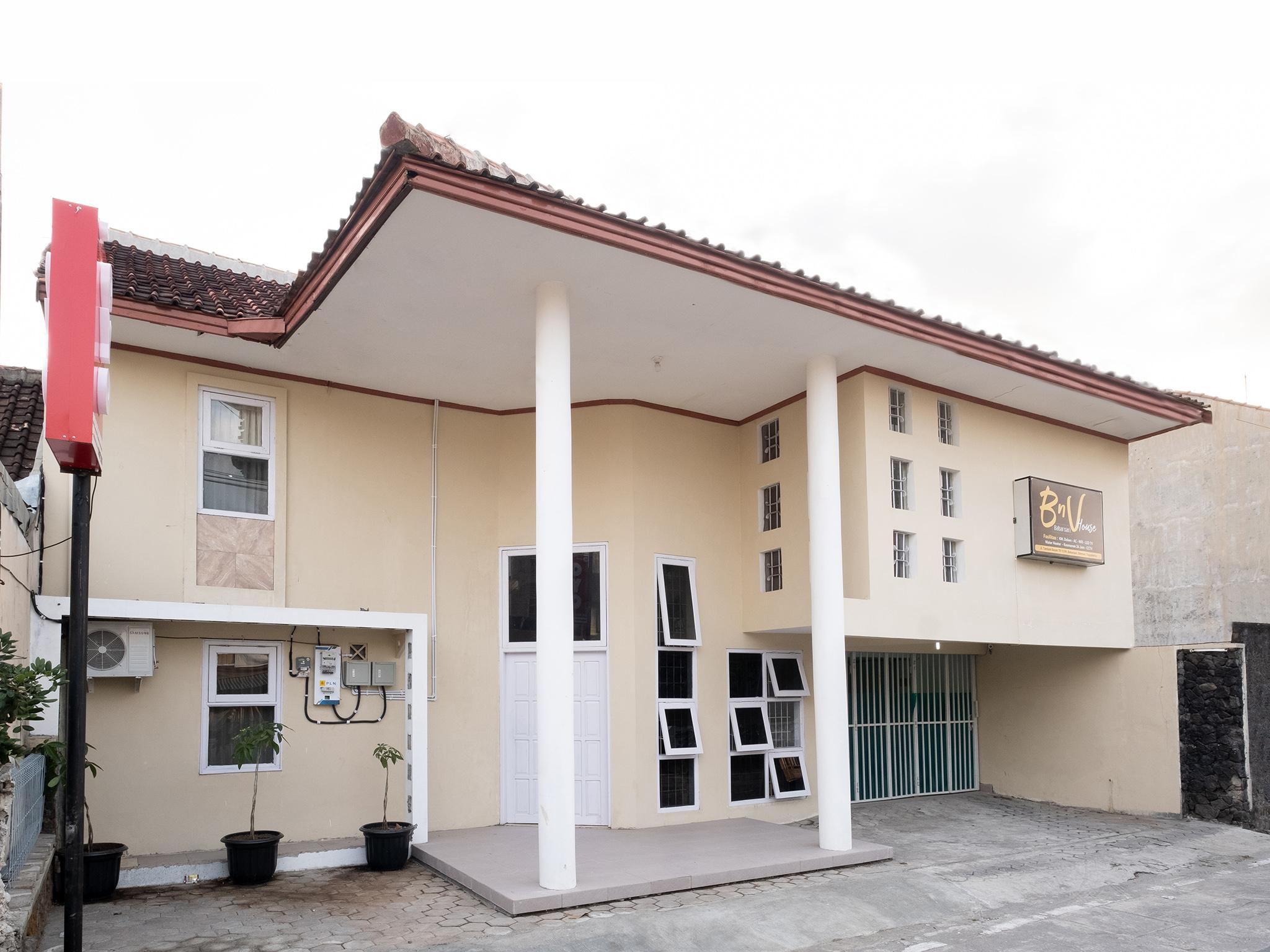 Oyo 2173 Bnv House Babarsari Hotel Maguwo Kültér fotó