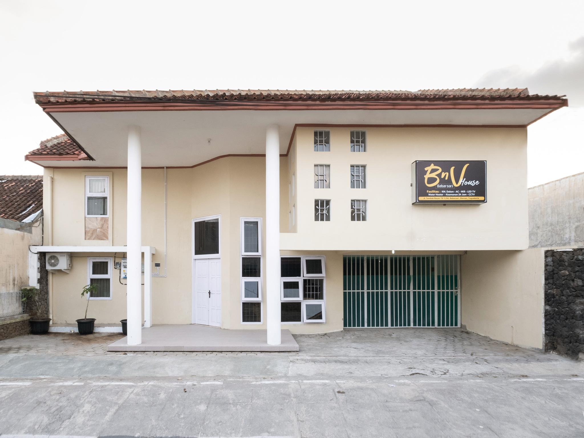 Oyo 2173 Bnv House Babarsari Hotel Maguwo Kültér fotó