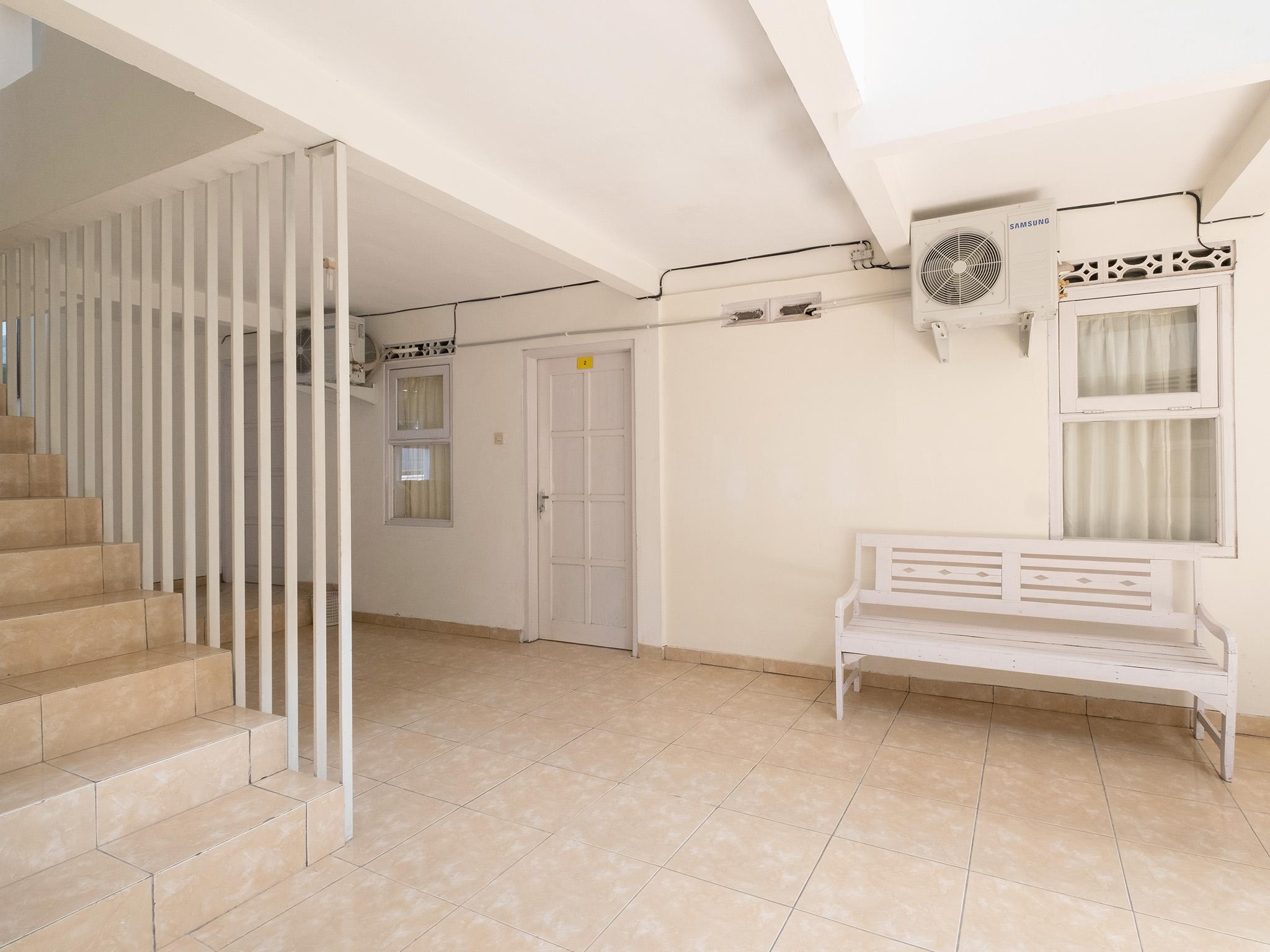Oyo 2173 Bnv House Babarsari Hotel Maguwo Kültér fotó