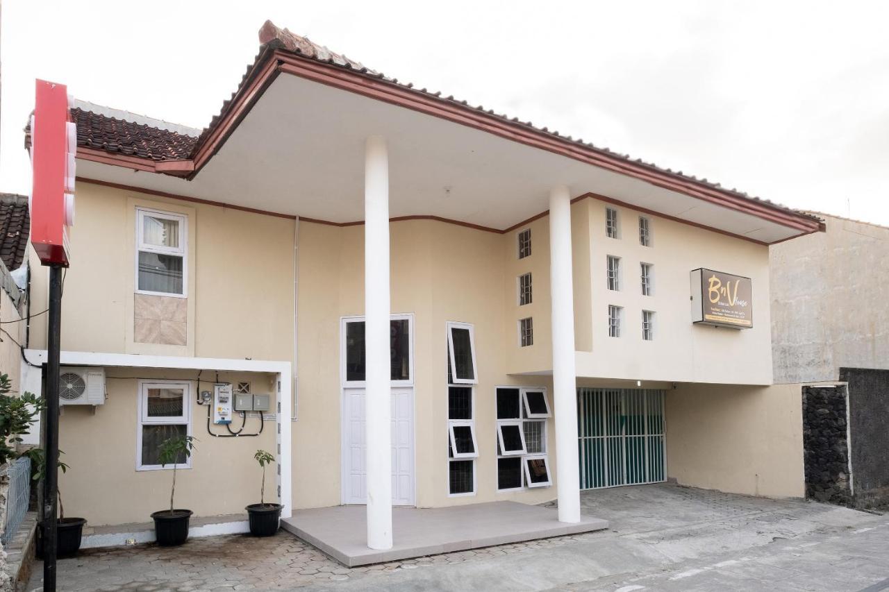 Oyo 2173 Bnv House Babarsari Hotel Maguwo Kültér fotó